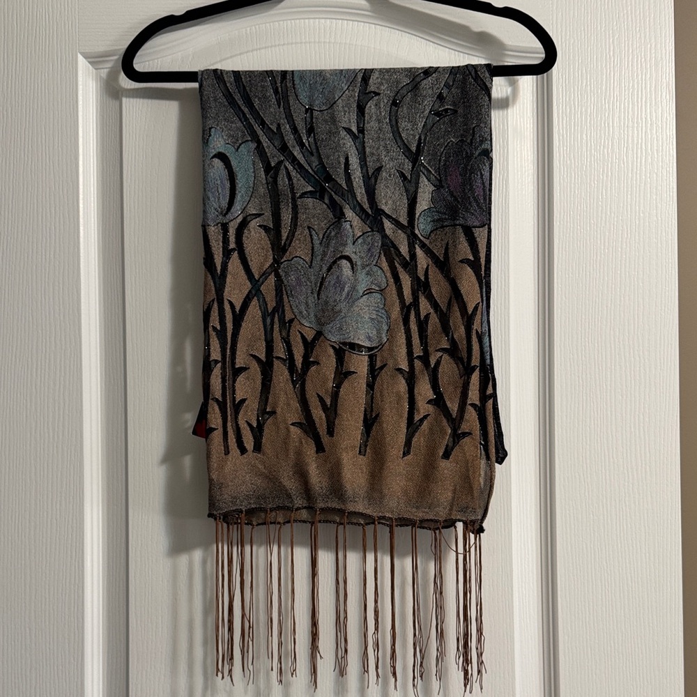 Elegant Scarf with Fringe